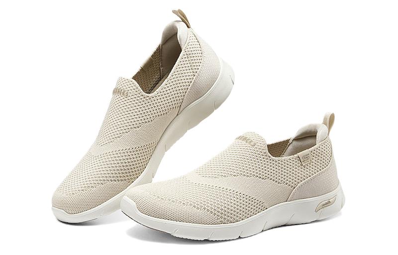 Lookbook (W) Skechers Kasual Rendah 'Beige Keselesaan' 104545-NAT