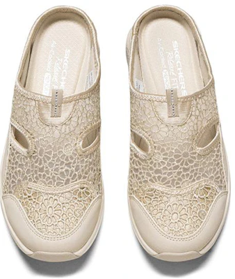Skechers 休閒時間 休閒拖鞋 女款 自然色 Shop Skechers 休閒時間 休閒拖鞋 女款 自然色