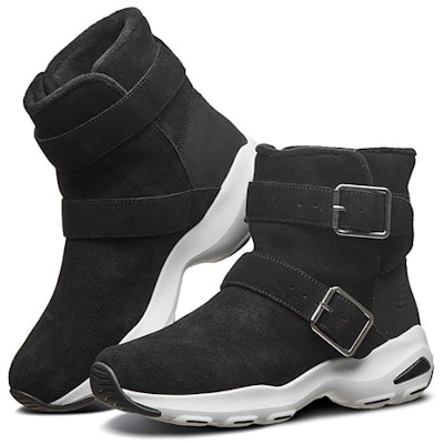 (W) Skechers D'Lites Ultra 'Hitam Putih' 49706-BLK Lookbook (W) Skechers D'Lites Ultra 'Hitam Putih' 49706-BLK