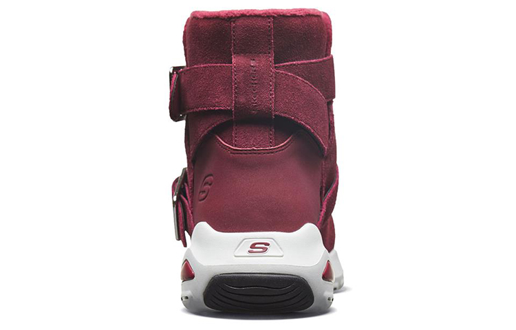 Shop Skechers D'lites Ultra 休閒雪地靴 女款 酒紅色