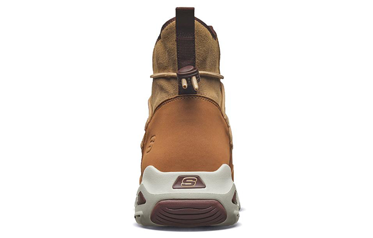 Shop Skechers D'lites Ultra 休閒雪地靴 女款 棕褐色