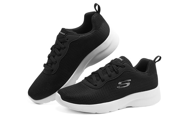 Shop Skechers Dynamight 2.0 低筒 跑步鞋 女款 黑白