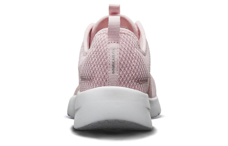 Shop Skechers Dynamight 2.0 低幫跑步鞋 女款 淺粉