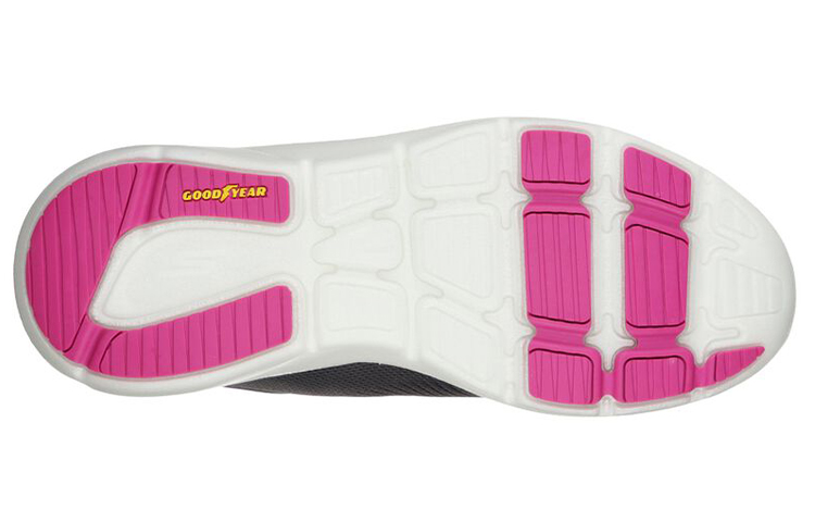 Shop Skechers Go Run 低幫跑步鞋 女款 黑