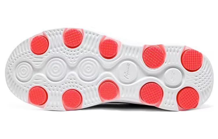 Shop Skechers Go Run 7.0 舒適百搭 耐磨透氣 低筒 跑步鞋 女款 灰紅色