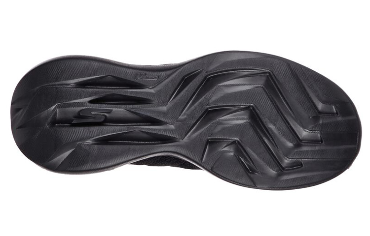 Shop Skechers Go Run Fast - After Hours 透氣防滑耐磨 低筒運動跑步鞋 女款 黑