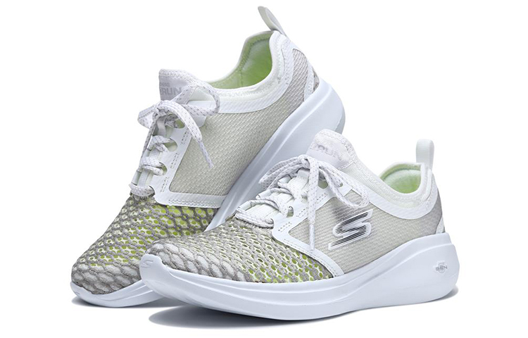 Lookbook Skechers Go Run Fast 輕質低筒跑鞋 女款 白灰
