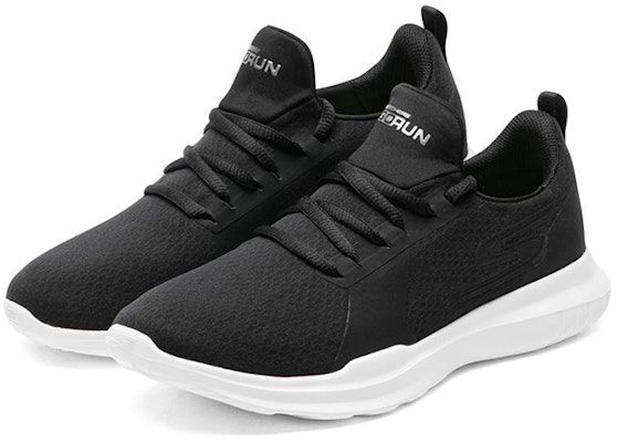 (W) Skechers Go Run Rendah 'Hitam Putih' 14811-BKW Lookbook (W) Skechers Go Run Rendah 'Hitam Putih' 14811-BKW