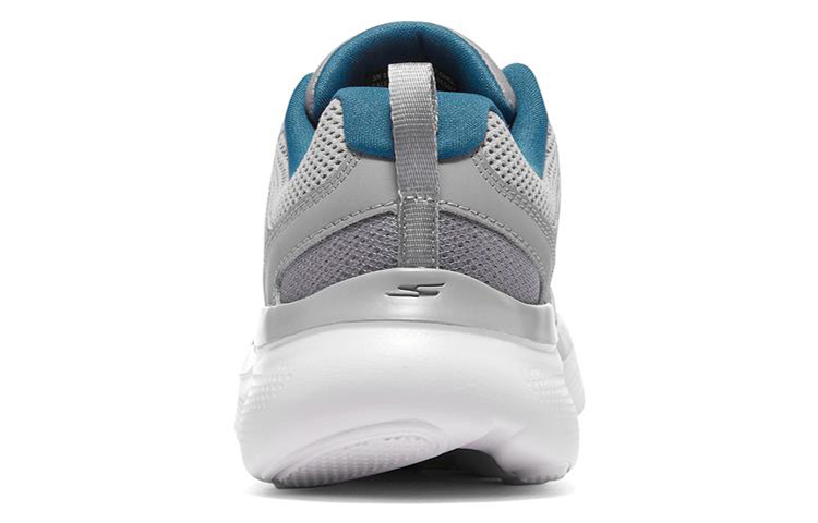 Shop Skechers Go Run Motion 低筒跑步鞋 女款 灰色