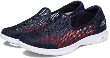 Skechers Go Step Lite 減震透氣 低幫 運動休閒鞋 女款 藍白 Lookbook Skechers Go Step Lite 減震透氣 低幫 運動休閒鞋 女款 藍白