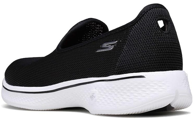 (W) Skechers Go Walk 4 'Hitam dan Putih' 14906-BKW Shop (W) Skechers Go Walk 4 'Hitam dan Putih' 14906-BKW