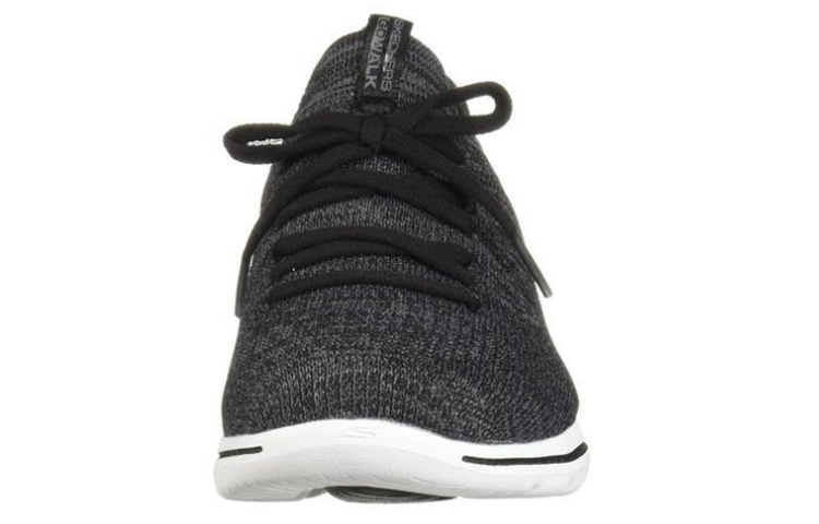 Shop Skechers 透氣輕便 低幫運動鞋 黑白拼色