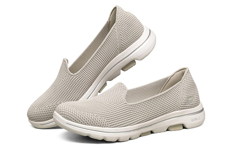 Lookbook (W) Skechers Go Walk 5 Loafers Beige Sepatu Slip On Wanita Pria 124001-NAT