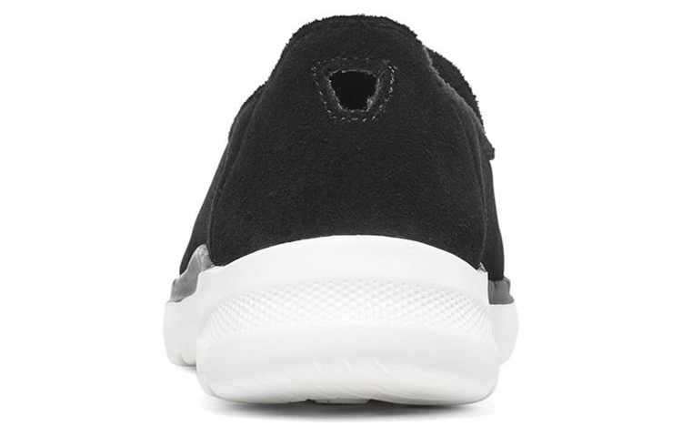 Shop Skechers Go Walk 6 輕便透氣 一腳蹬運動休閒鞋 女款 黑白