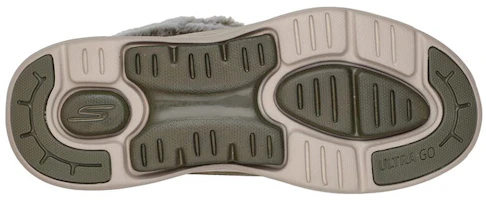 Shop Skechers Go Walk Arch Fit 中筒雪地靴 女款 橄欖綠
