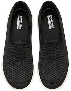 Skechers Go Walk Classic 防滑透氣 低筒 一腳蹬運動休閒鞋 女款 黑白 Lookbook Skechers Go Walk Classic 防滑透氣 低筒 一腳蹬運動休閒鞋 女款 黑白