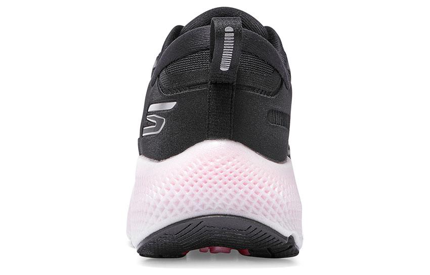 Lookbook Skechers GOrun Max Road 6 減震防滑 低幫 跑步鞋 女款 黑粉