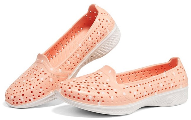 (W) Skechers H2 Go 'Sandal Pantai Kasual Ringan' 111622-PCH Lookbook (W) Skechers H2 Go 'Sandal Pantai Kasual Ringan' 111622-PCH