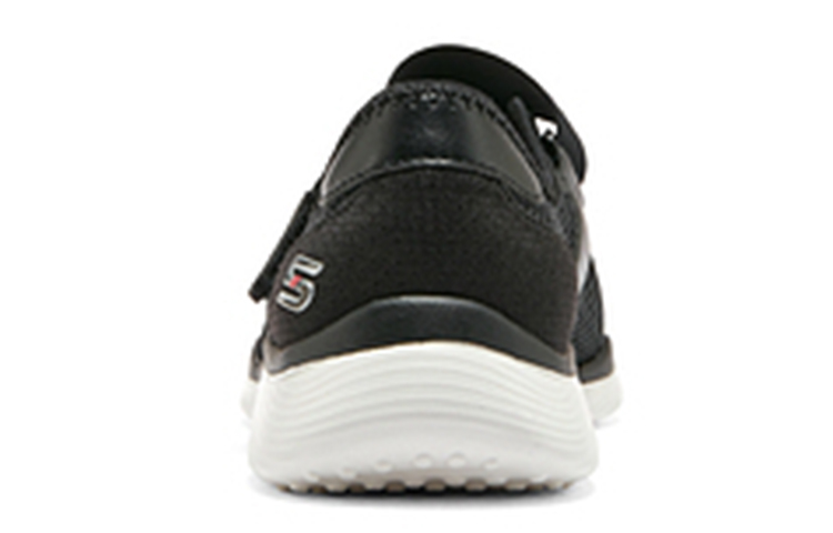 Lookbook Skechers 舒適防滑 低筒運動休閒鞋 女款 黑白
