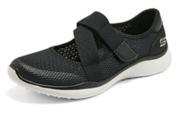 Shop Skechers 舒適防滑 低筒運動休閒鞋 女款 黑白