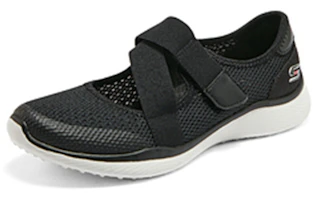 Shop Skechers 舒適防滑 低筒運動休閒鞋 女款 黑白