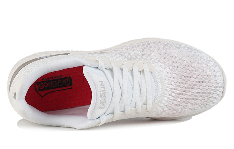 Lookbook Skechers 舒適輕便 低筒跑步鞋 女款 乳白色