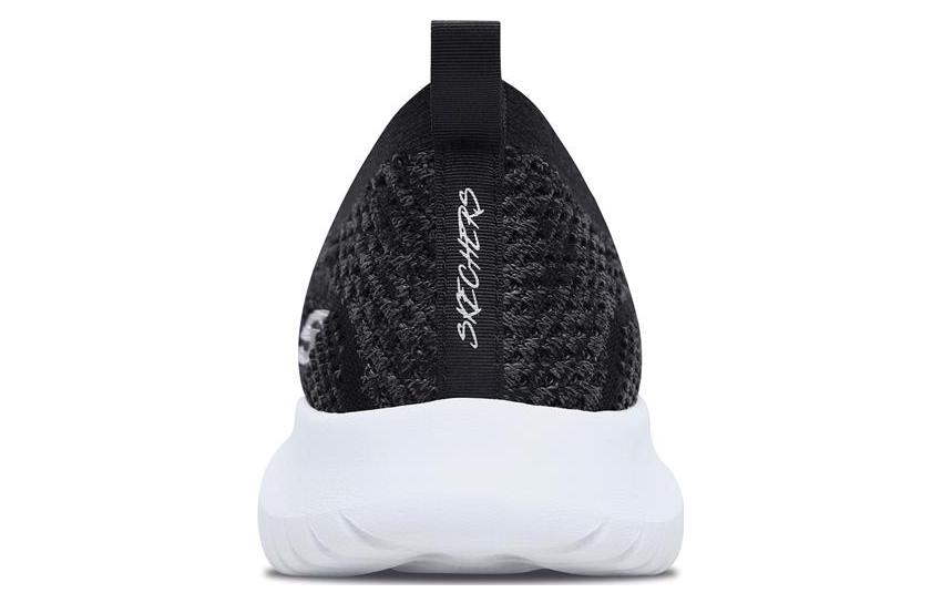 Shop Skechers 防滑耐磨透氣 低幫 運動休閒鞋 女款 黑灰