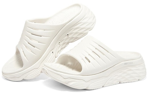 (W) Skechers Max Cushioning 'Putih Kasual' 111333-WHT Lookbook (W) Skechers Max Cushioning 'Putih Kasual' 111333-WHT