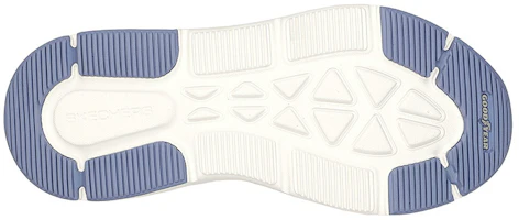 Shop Skechers Max Cushioning Delta 低筒跑步鞋 女款 黑藍
