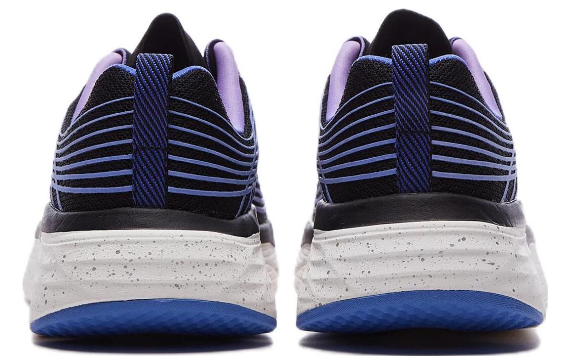 Shop Skechers Max Cushioning Elite 低筒跑步鞋 女款 黑紫