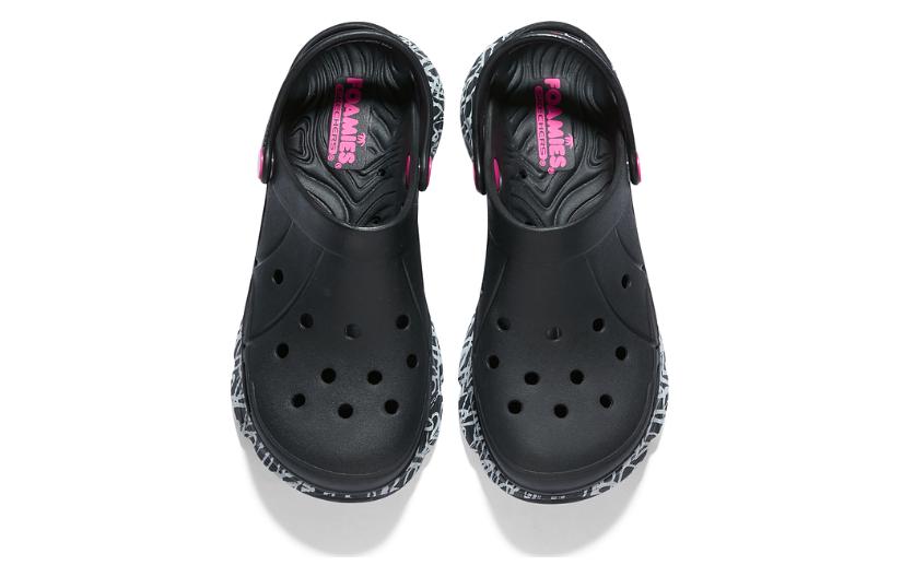 Shop (W) Skechers Max Cushioning Foamies ''Slip Resistant Sport Sandal - Zwart'' 111324-BLK