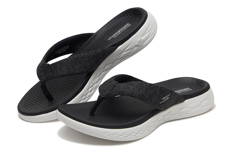 Lookbook Skechers On-The-Go 600 輕質緩震夾腳拖鞋 女款 黑白色