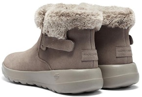 Skechers ON THE GO 一脚蹬 柔軟舒適防滑保暖 短筒 雪地靴 女款 灰褐色 Lookbook Skechers ON THE GO 一脚蹬 柔軟舒適防滑保暖 短筒 雪地靴 女款 灰褐色