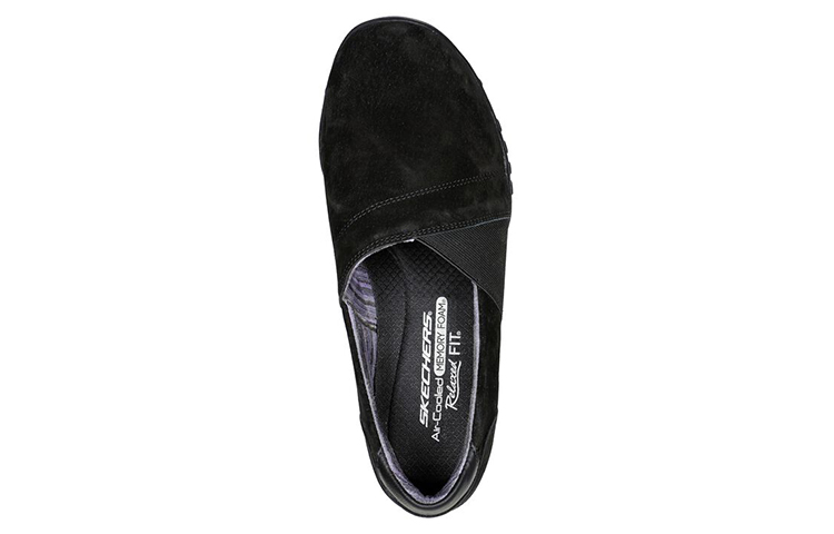 Shop Skechers 寬鬆版型：Breathe-Easy 一腳蹬運動休閒鞋 女款 黑色