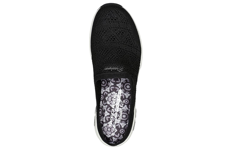 Shop Skechers Relaxed Fit: Commute Time 一腳蹬低幫運動休閒鞋 女款 黑色