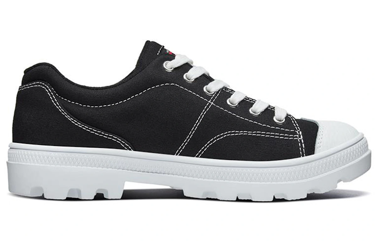 (Women) Skechers Roadies Low-Top Sneakers Black