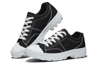 (Women) Skechers Roadies Low-Top Sneakers Black