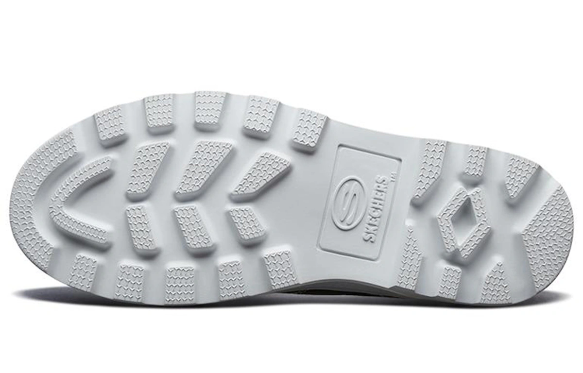 (Women) Skechers Roadies Low-Top Sneakers Black