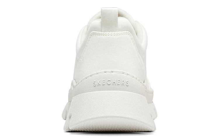 Shop Skechers Roadies Surge 運動休閒鞋 女士款 白色