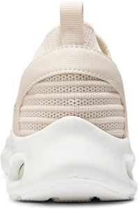 Skechers 減震防滑耐磨 低筒 跑步鞋 女款 米色 Shop Skechers 減震防滑耐磨 低筒 跑步鞋 女款 米色