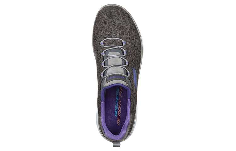 Shop Skechers 女款 Summits 快速離開 低幫運動鞋 灰紫色