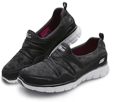 Lookbook Skechers Synergy 一脚蹬運動休閒鞋 女款 黑白