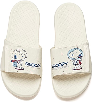 SNOOPY x Anta安踏 生活系列 耐磨透氣 運動拖鞋 女款 白藍色 Lookbook SNOOPY x Anta安踏 生活系列 耐磨透氣 運動拖鞋 女款 白藍色