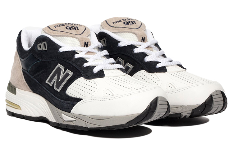 Lookbook (W) SNS x New Balance 991 'Hitam' W991PJ