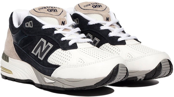 (W) SNS x New Balance 991 'Hitam' W991PJ Lookbook (W) SNS x New Balance 991 'Hitam' W991PJ
