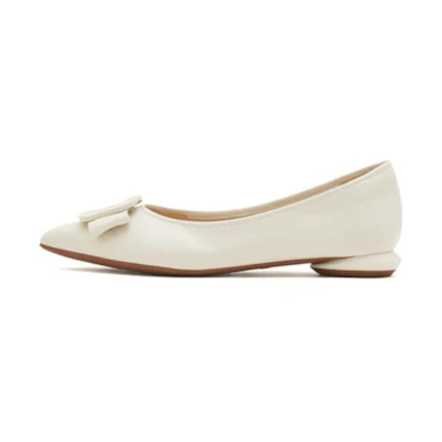 (W) Staccato Leather CMFT Pointed Toe Flats 'Soy Milk'