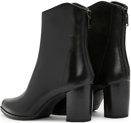 思加图Staccato 牛皮革時尚舒適復古高跟短靴 7cm 女款 Lookbook 思加图Staccato 牛皮革時尚舒適復古高跟短靴 7cm 女款