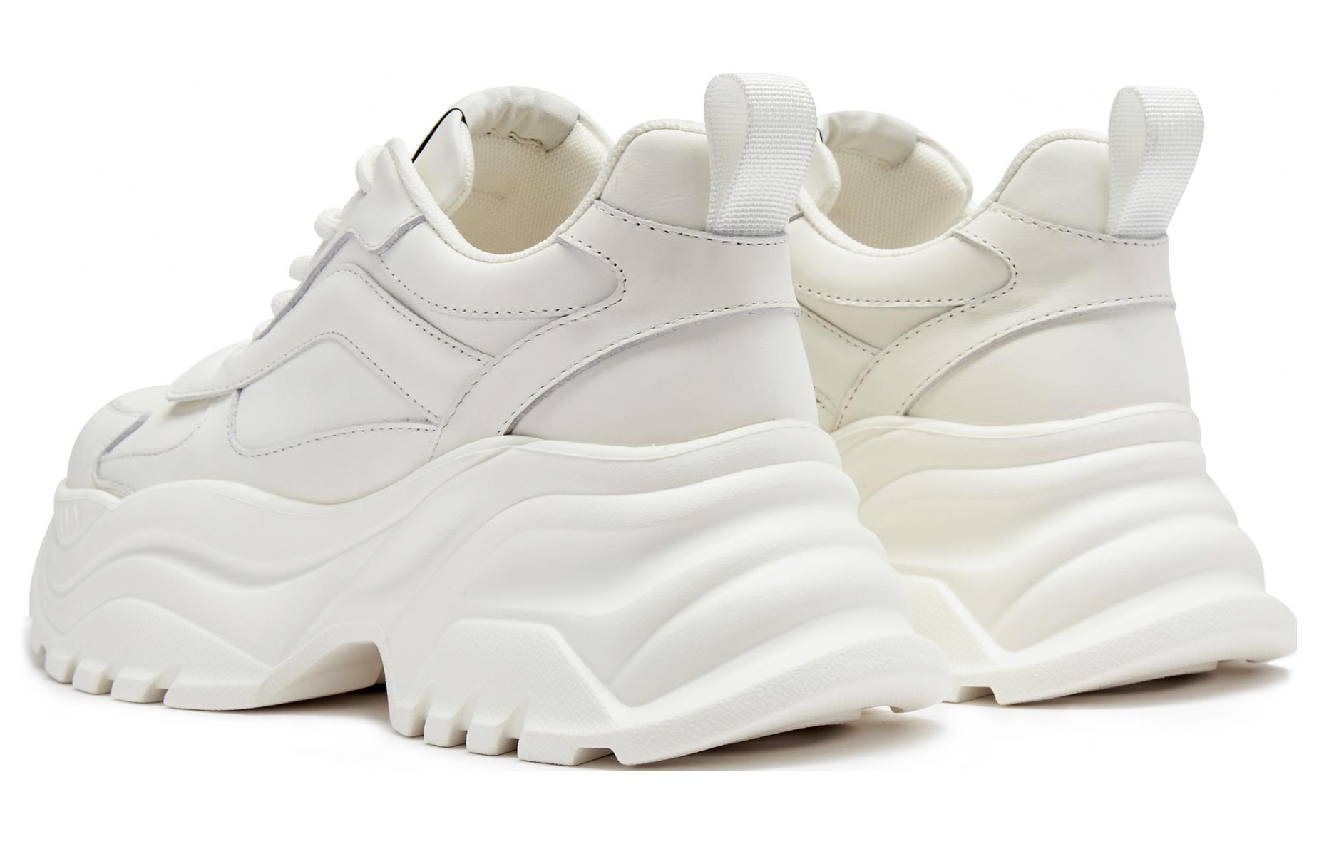 Shop (W) Sepatu Kulit Low-Top Staccato 'Casual Dad' S3015CM3