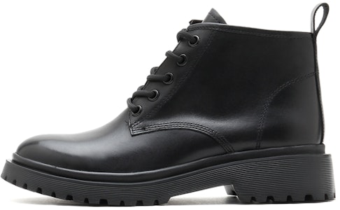 Staccato 思加圖 冬季新款英倫風厚底低筒馬丁靴 女款 黑色 Buy Staccato 思加圖 冬季新款英倫風厚底低筒馬丁靴 女款 黑色