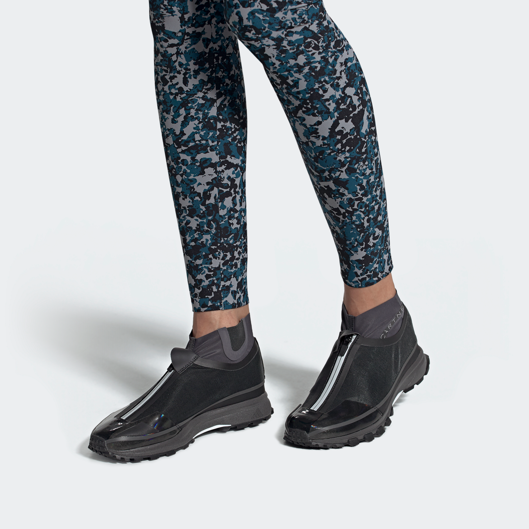 Sizing (W) Stella McCartney x adidas Adizero XT 'Hitam Utility Besi Metalik' G28343